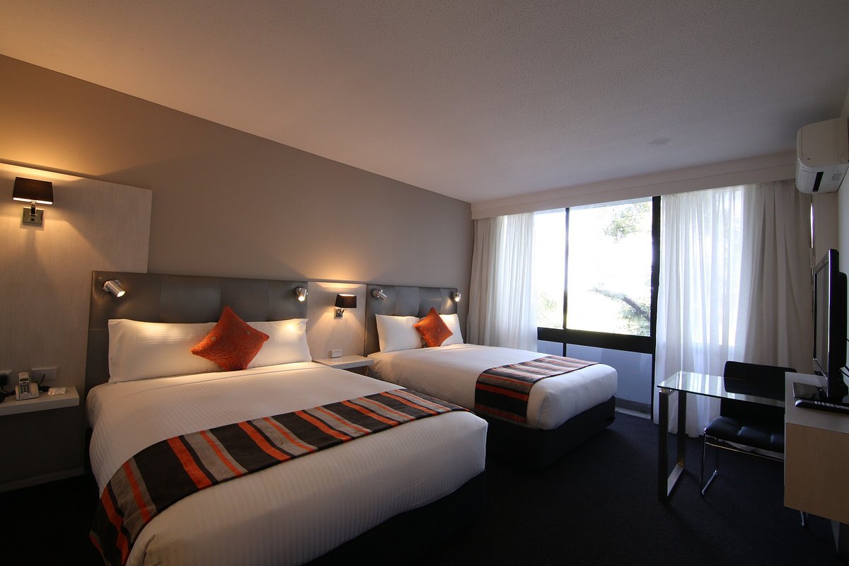 Holiday Inn Warwick Farm