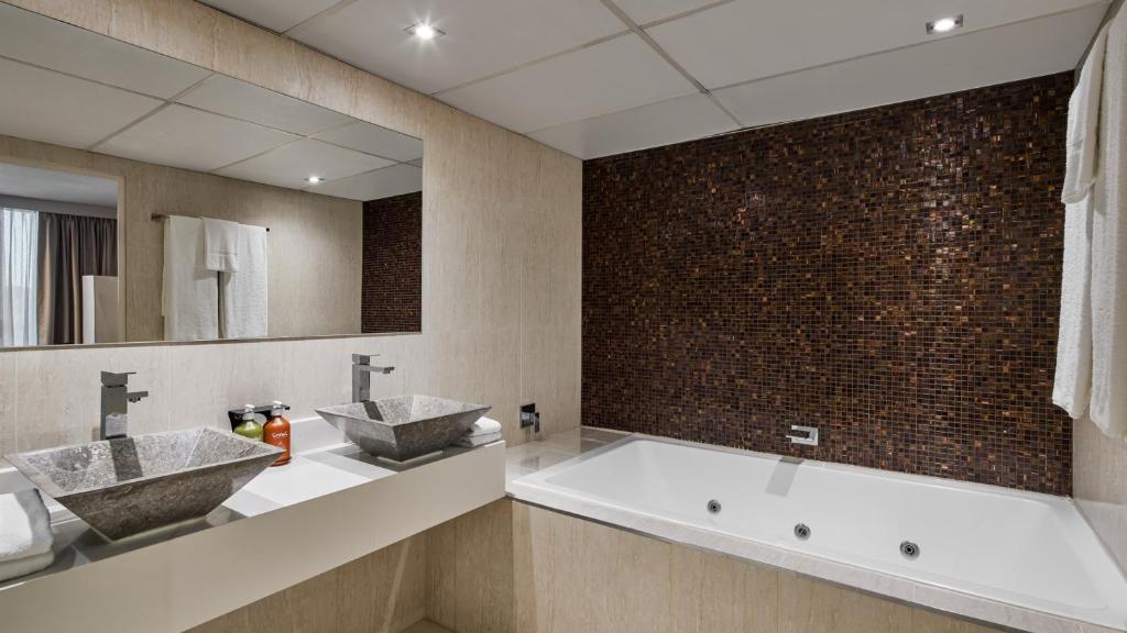 Holiday Inn Warwick Farm