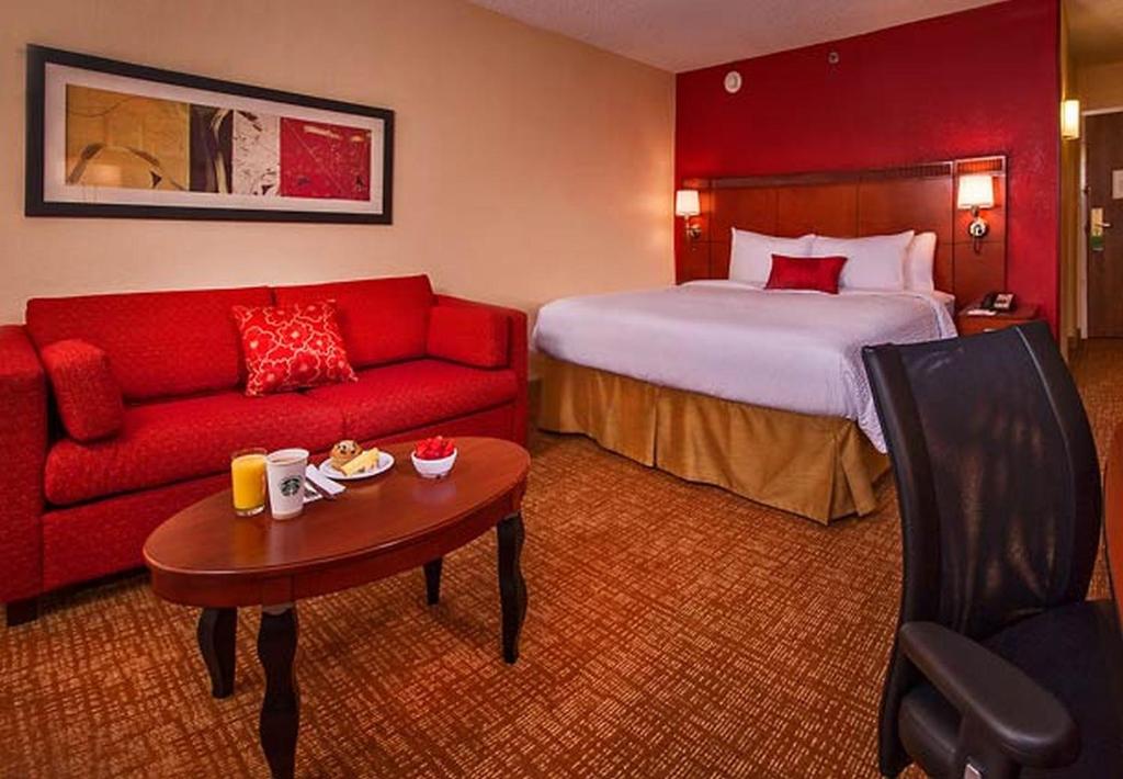 Courtyard by Marriott Hampton