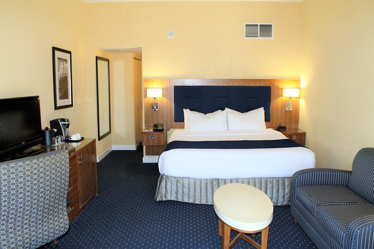 Crowne Plaza Hampton Marina