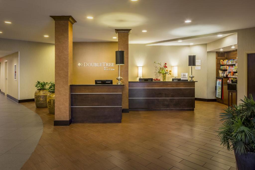 DoubleTree by Hilton Raleigh - Brownstone - University