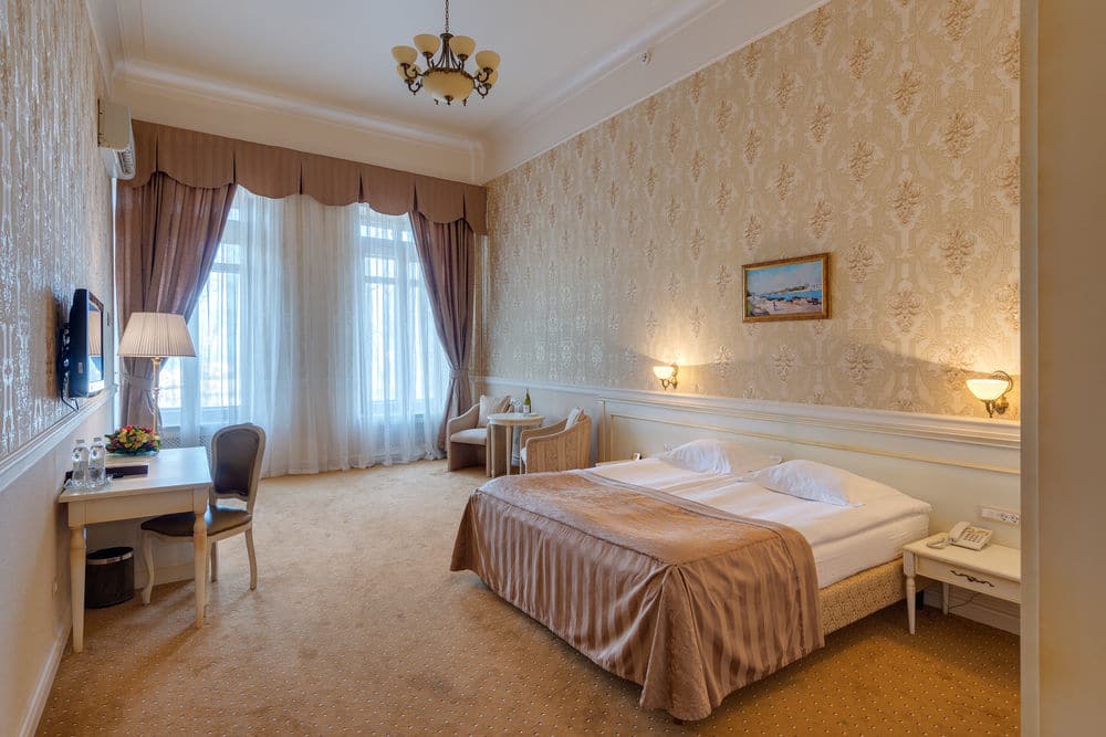 Londonskaya Hotel