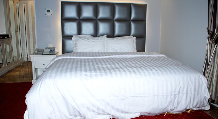 Al Bustan Hotel