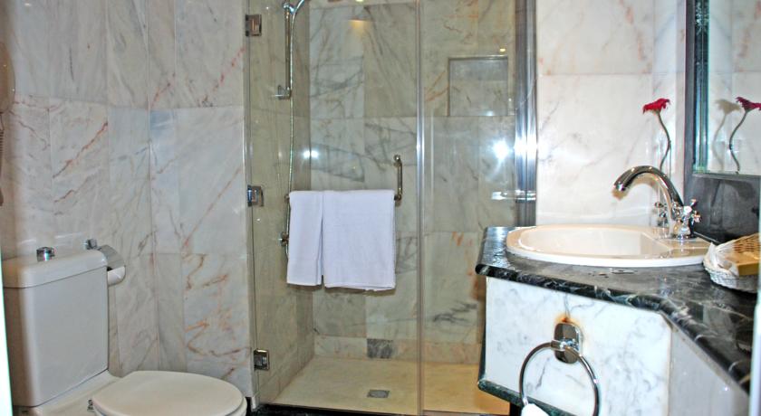 Al Bustan Hotel
