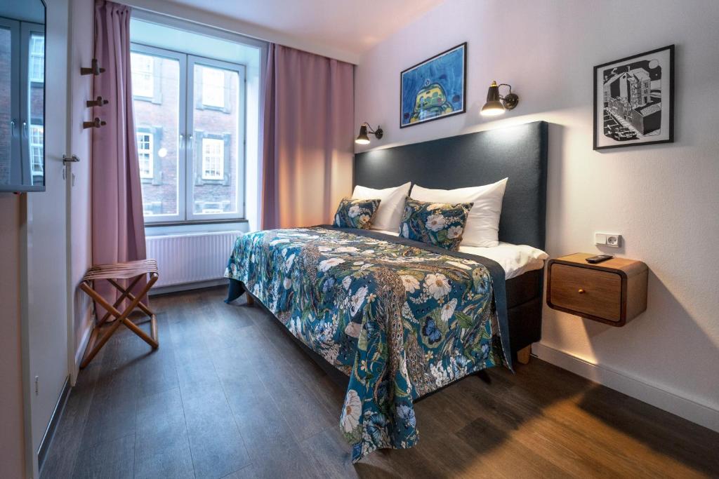 h27 (Formerly First Hotel Twentyseven)