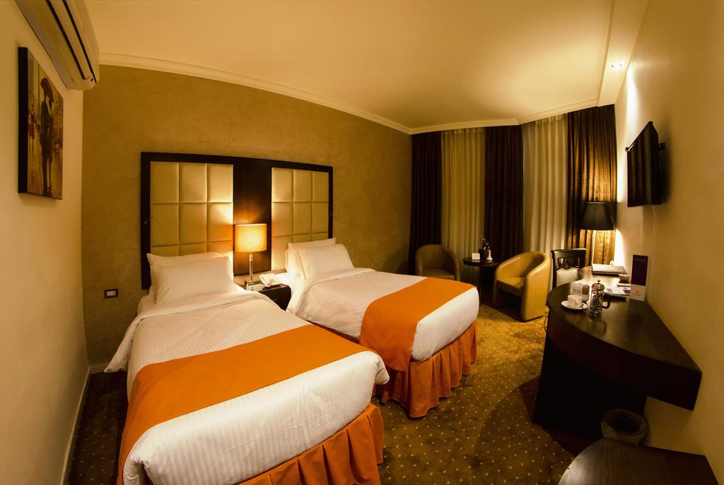 Meneur Hotel