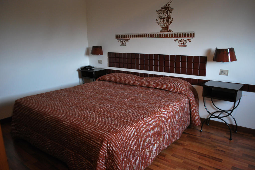 Etruscan Chocohotel