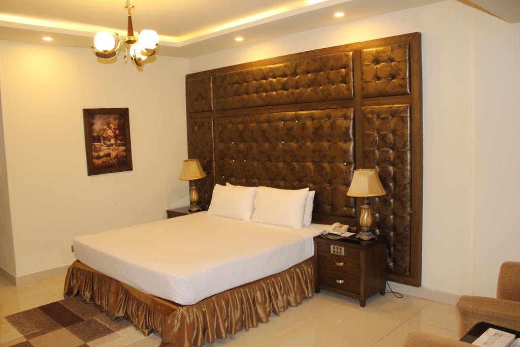Envoy Continental Hotel