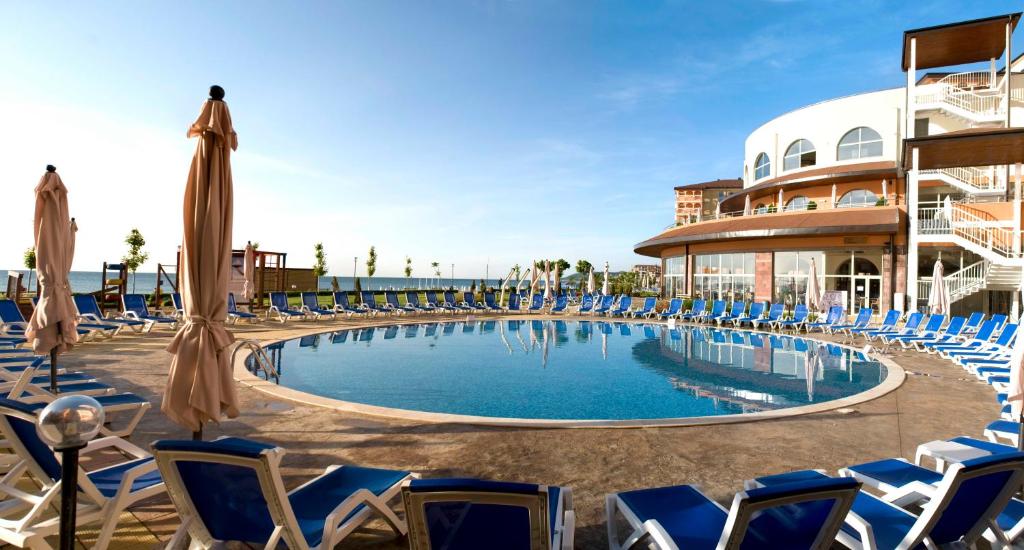 Sol Luna Bay And Mare Resort