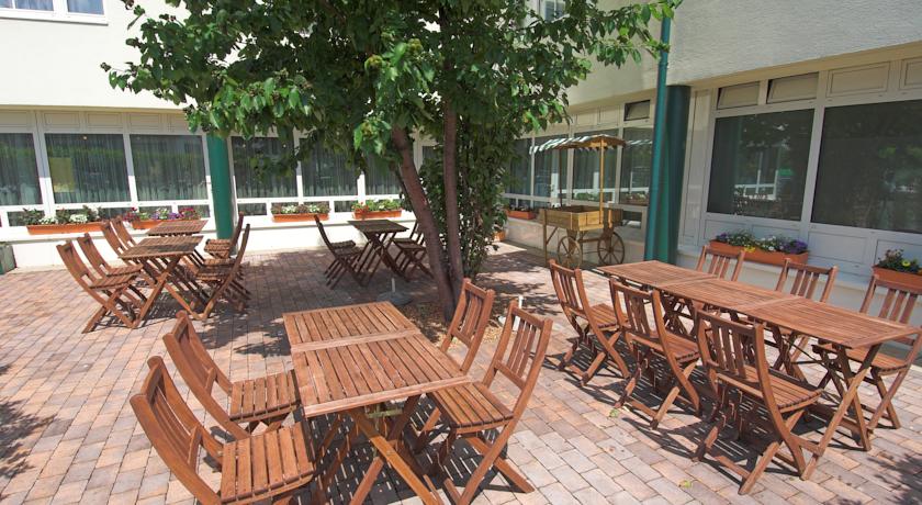 Park Inn by Radisson Uno City Vienna