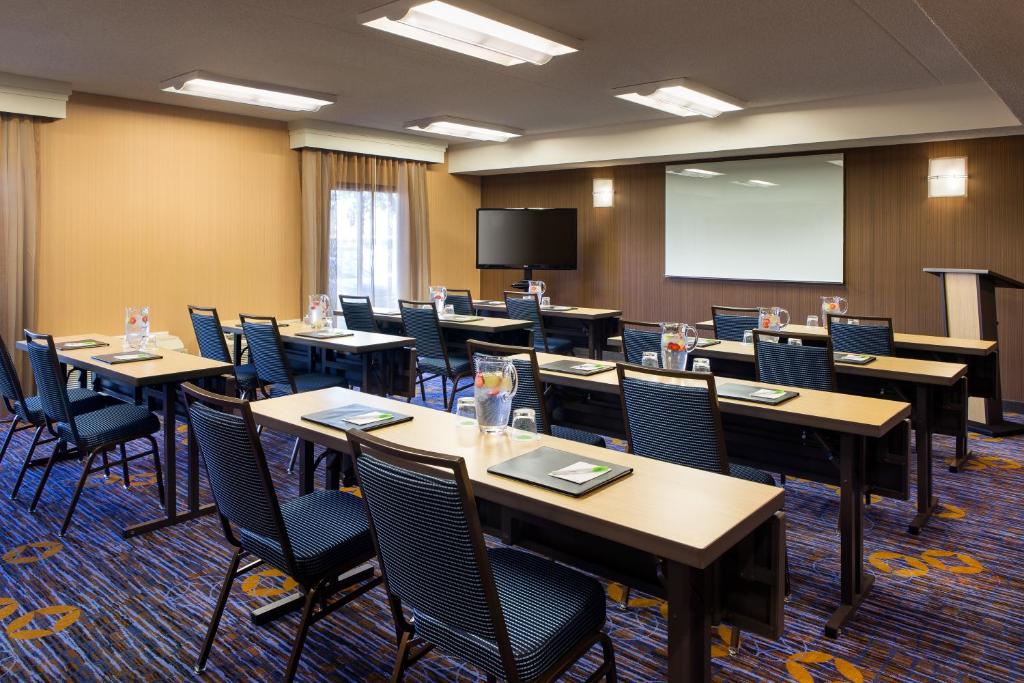 Courtyard Phoenix North by Marriott