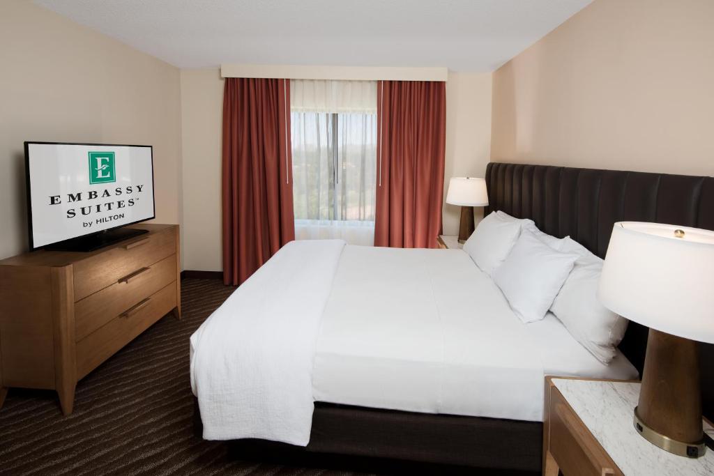 Embassy Suites Phoenix - Scottsdale