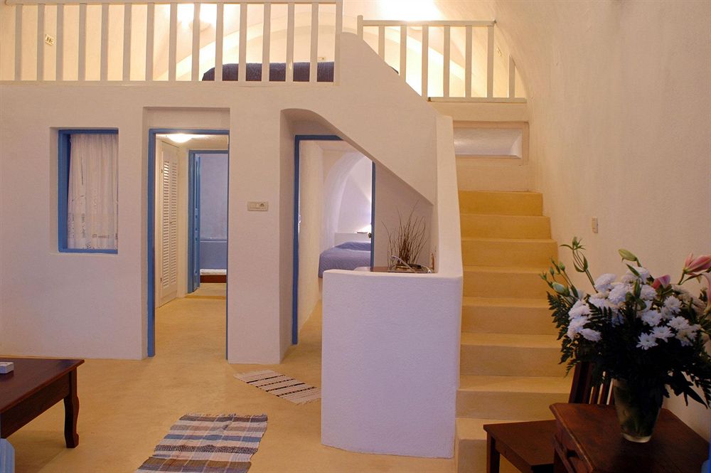 Remezzo Villas Aparthotel Santorini