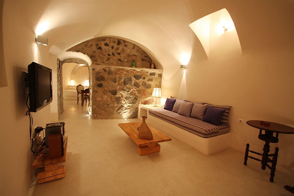 Remezzo Villas Aparthotel Santorini