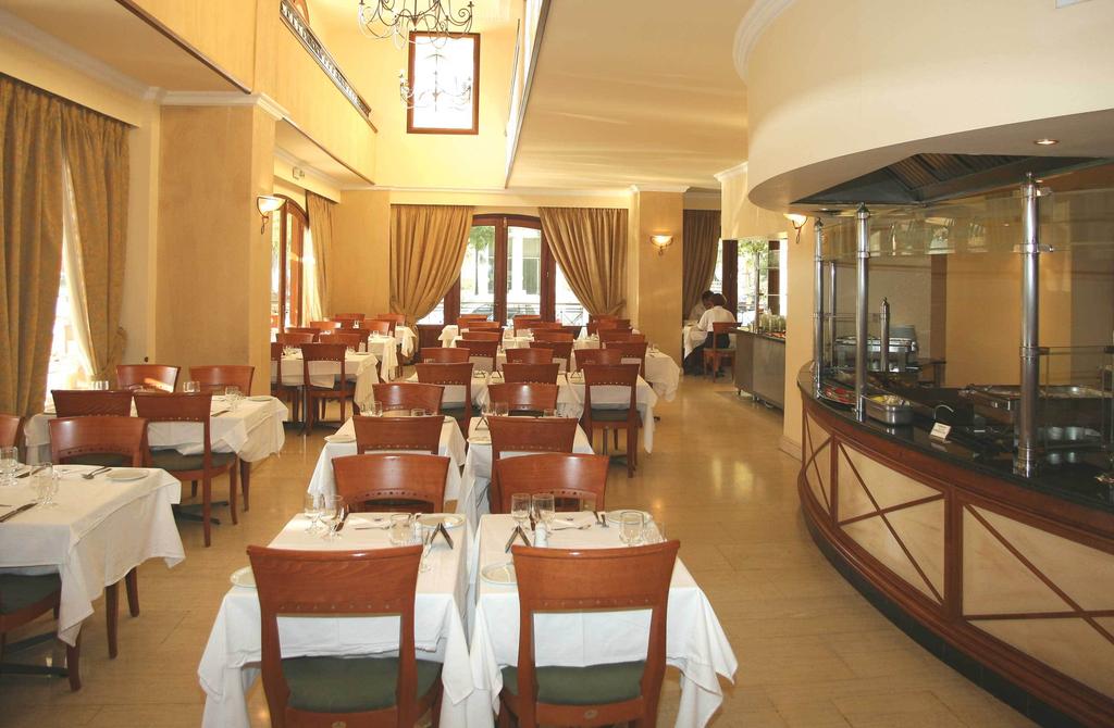 Mitsis Petit Palais Beach Hotel