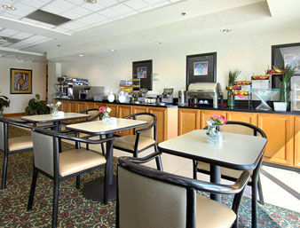 La Quinta Inn & Suites by Wyndham Clearwater South