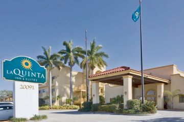 La Quinta Inn & Suites by Wyndham Ft. Myers-Sanibel Gateway