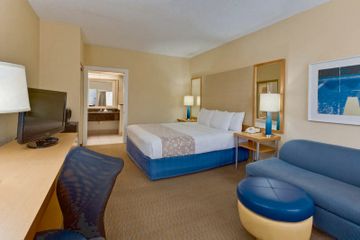 La Quinta Inn & Suites by Wyndham Ft. Myers-Sanibel Gateway