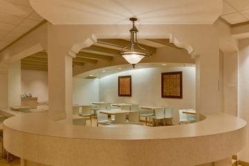 La Quinta Inn & Suites by Wyndham Ft. Myers-Sanibel Gateway