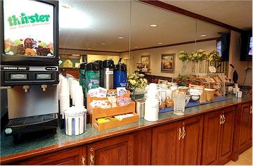 La Quinta Inn by Wyndham Indianapolis Airport Executive Dr