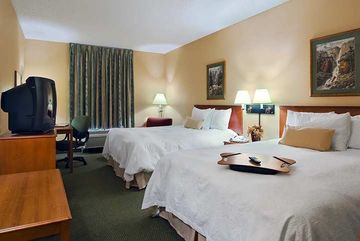 Hampton Inn Kansas City-Village West