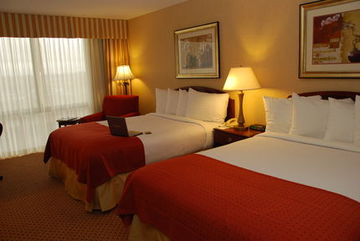 MCM Elegante Hotel & Suites