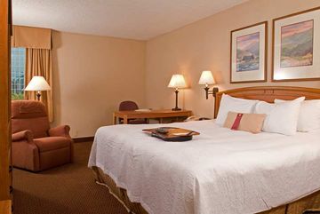 Meadowlands River Inn