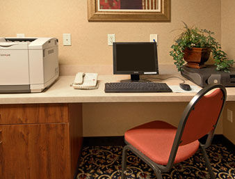 La Quinta Inn & Suites by Wyndham Springfield Airport Plaza