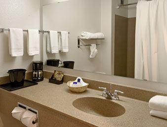 La Quinta Inn & Suites by Wyndham Springfield Airport Plaza