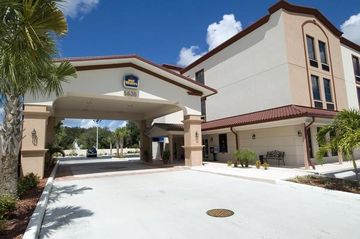 La Quinta Inn & Suites by Wyndham St. Petersburg Northeast