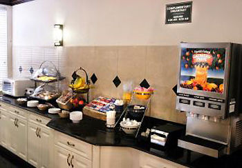 La Quinta Inn & Suites by Wyndham St. Petersburg Northeast